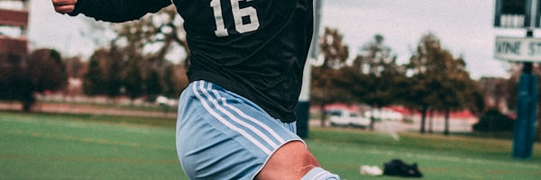 雨燕足球门户首页展示 - 进入足球直播大厅的入口界面